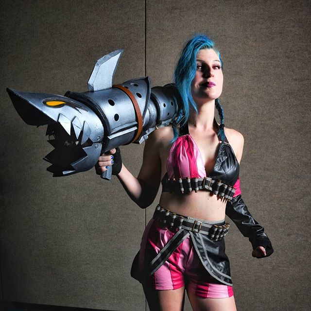 Wrestler and cosplayer Leva Bates as Jinx. Photo credit: Rob Holt, Fisicuffs Photography
