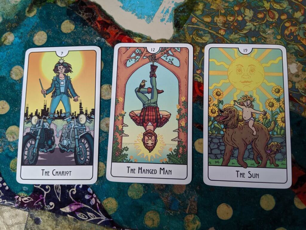 The Chariot, the Hanged Man & the Sun: traditional yet modern imagery